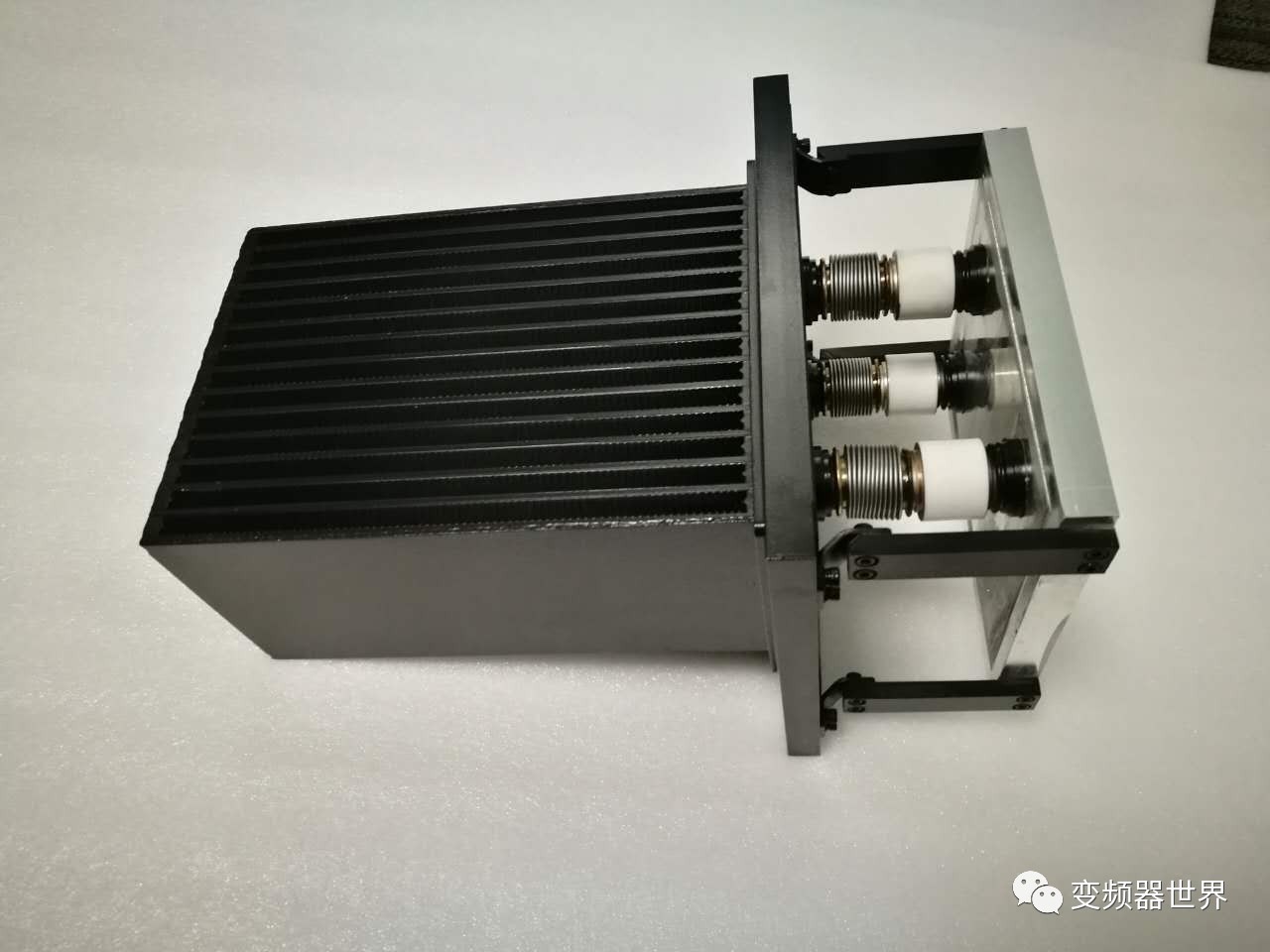 AMD锐龙9 7940H处理器：超强性能与低温散热体验