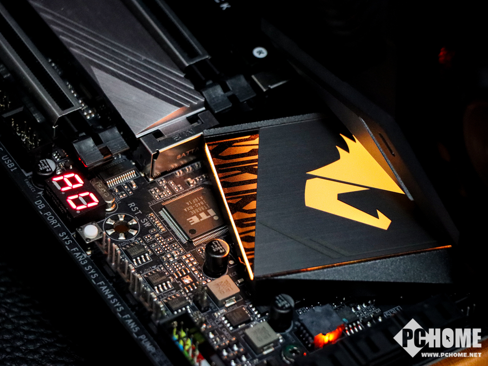 技嘉gtx980：水冷散热，性能超群