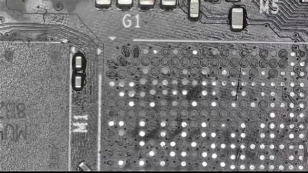 5万元的RTX 4090离奇故障：100多焊点脱落、进去一只虫子  第2张