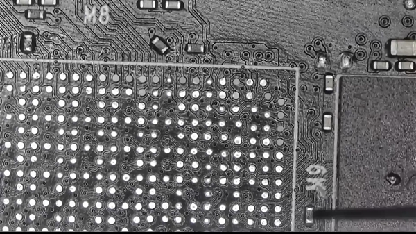 5万元的RTX 4090离奇故障：100多焊点脱落、进去一只虫子  第3张