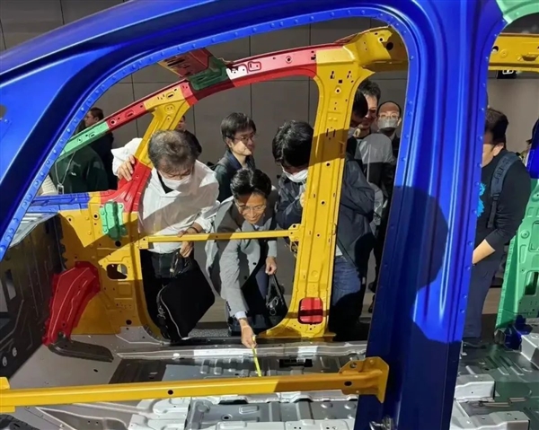 广州车展全是新车 但人多的只有国产车：看看理想、华为  第2张