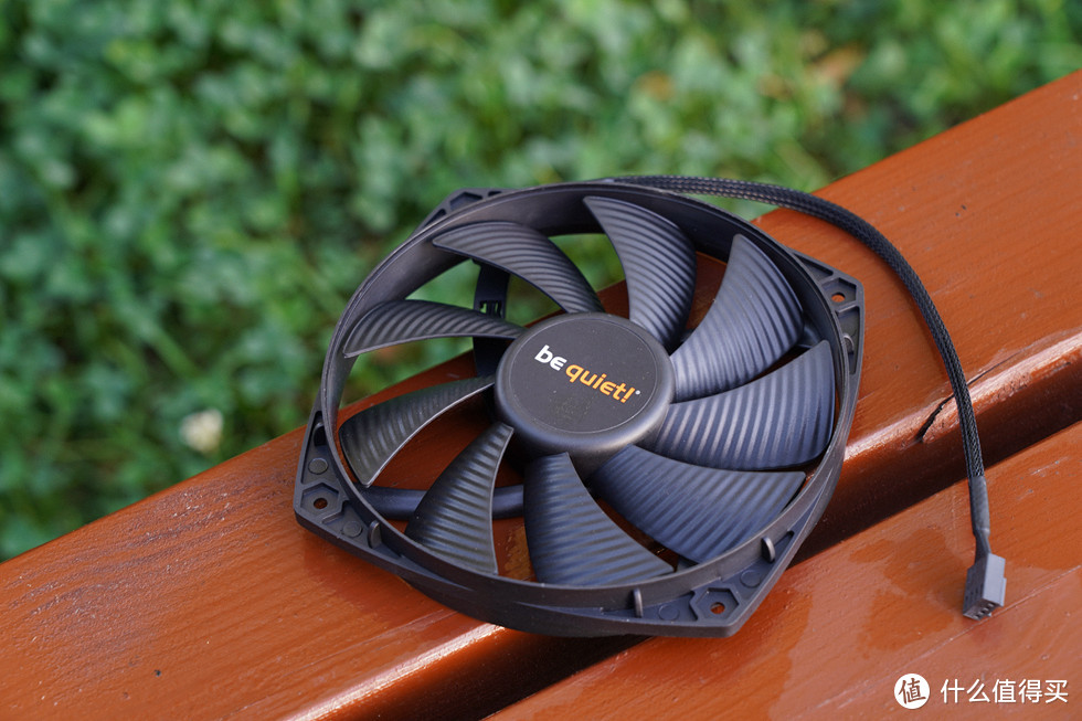 FX-8350 with Wraith cooler 全新散热器助力电脑高效降温，轻松享受安静环境