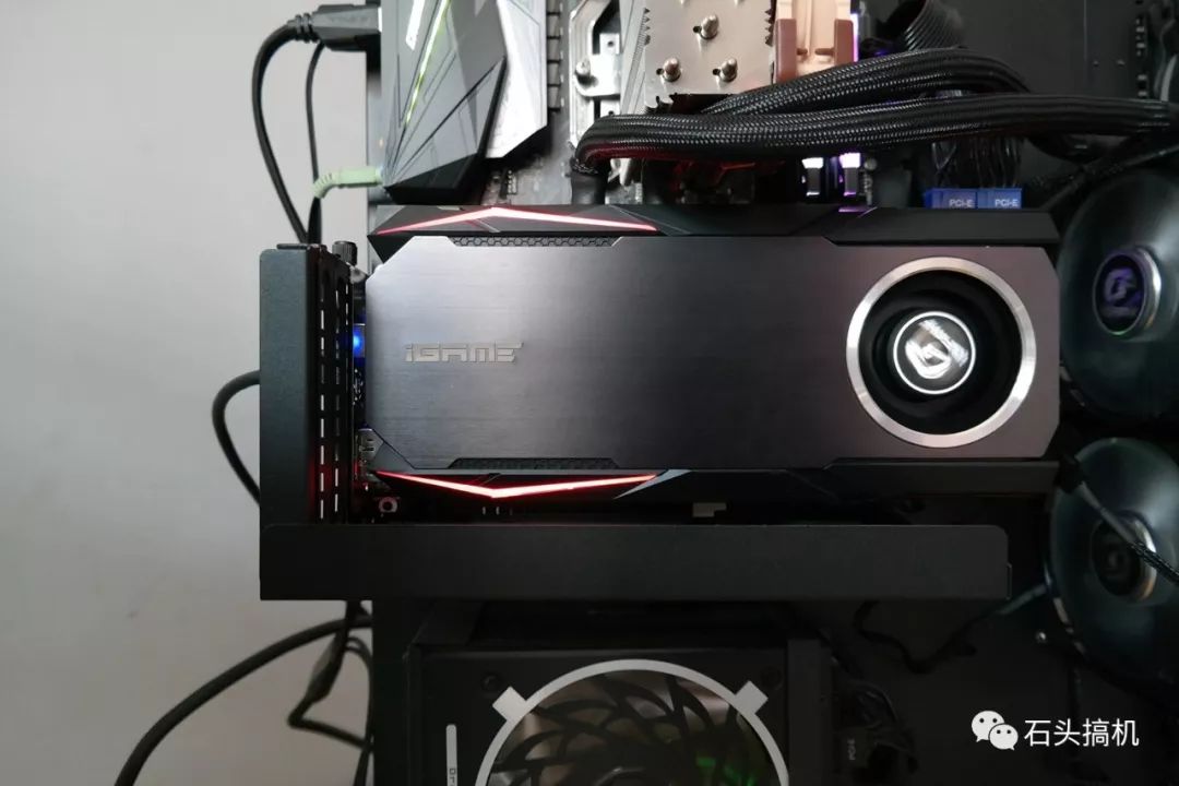 散热性能杠杠的，性能表现超给力，七彩虹gtx1080ti水冷值得入手吗？  第2张