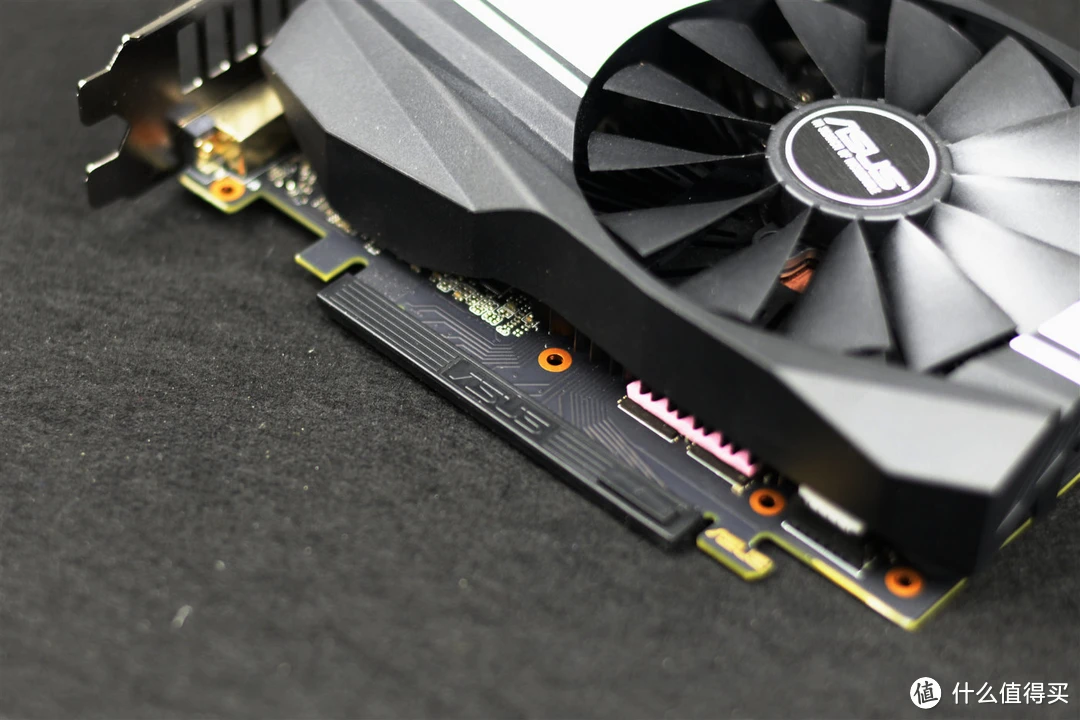 RX460 vs GTX1050：小巧玲珑VS简约时尚，谁更胜一筹？  第2张