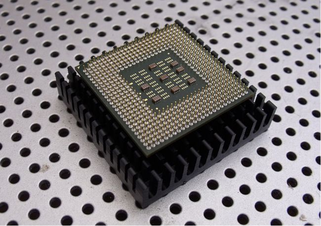 AMD Ryzen™ 7 3700X AMD Ryzen 7 3700X：游戏性能惊艳、多线程任务轻松应对