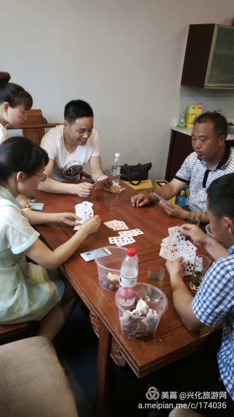 打牌真相揭秘：交友互动与思维锻炼的双重魅力  第4张