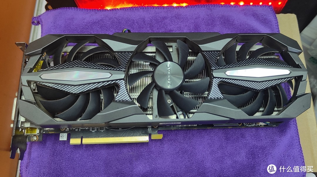 索泰GTX970至尊Plus显卡：游戏世界的终极利器