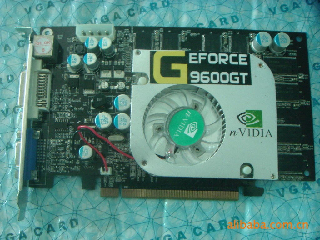 GTX 790旗舰版显卡：性能狂潮，散热无忧，多功能接口全覆盖