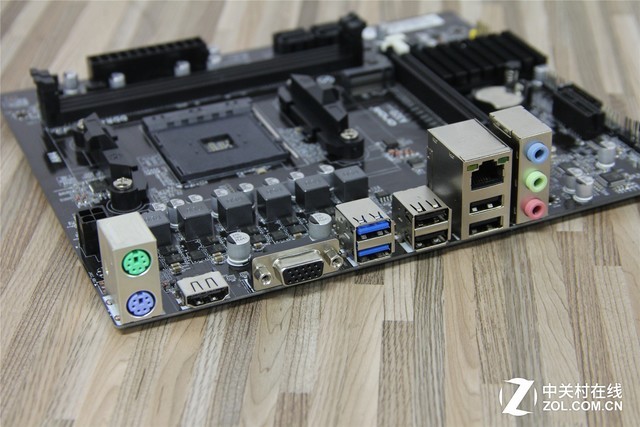 颠覆传统，GTX960插口横空出世  第2张