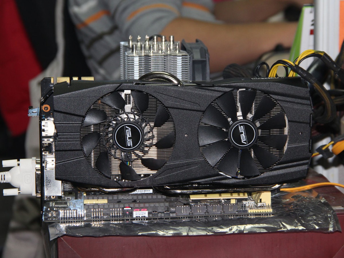 GTX 960显卡大PK：华硕VS七彩虹，谁才是你的最爱？  第1张