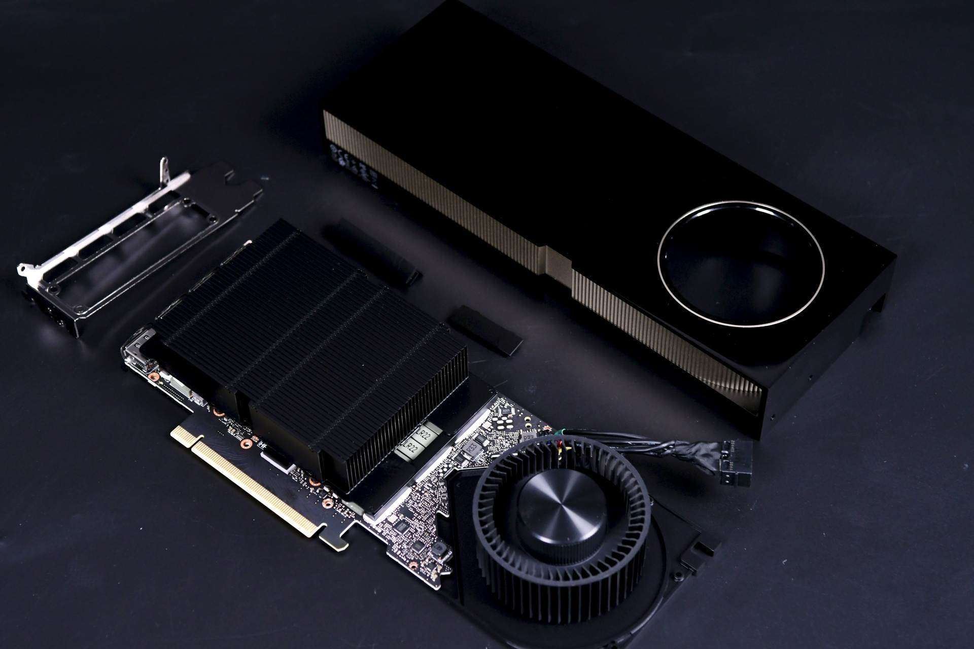 电竞利器！E3搭配GTX 660，游戏体验再升级