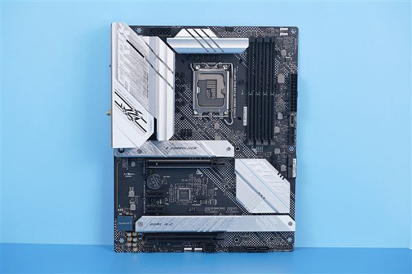炫酷外观，游戏加速！NVIDIA GTX 970火力全开，ASUS主板助力畅玩