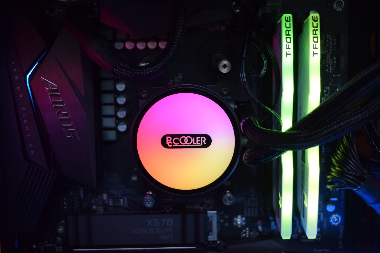 PNY水冷超频版GTX 580：性能狂潮，游戏新境界