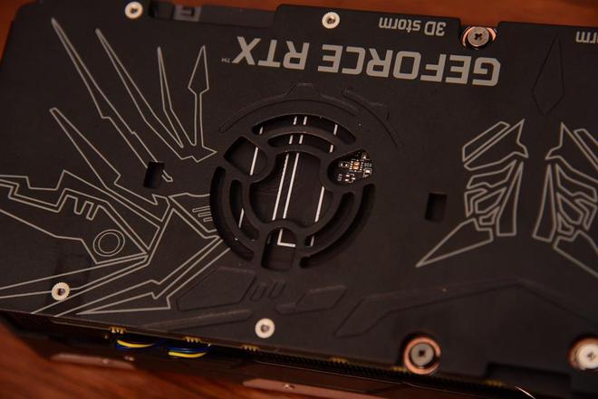 GTX1080公版显卡：性能巅峰下隐藏的尺寸秘密