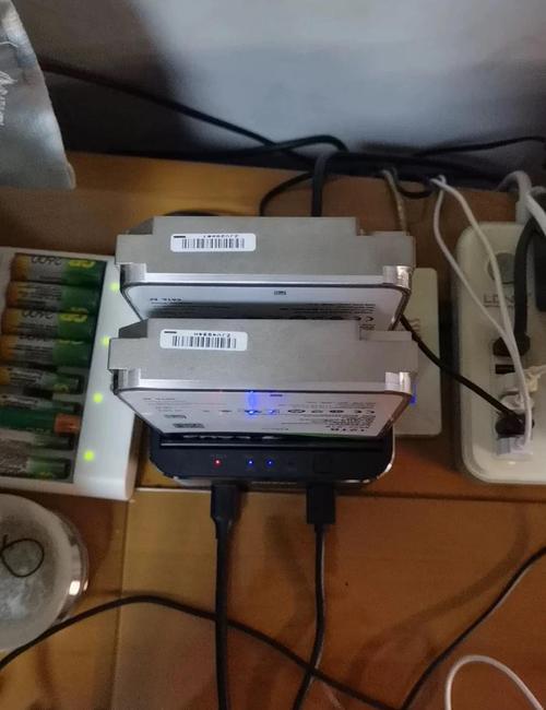 硬盘底座：方便的数据存储读取设备，其基本原理你了解吗？  第3张