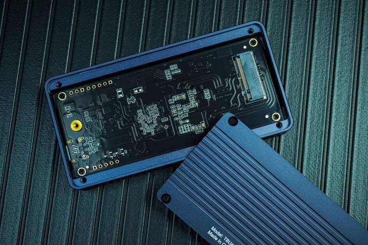 SSD硬盘盒：便捷数据转移备份，多类型接口满足多样需求