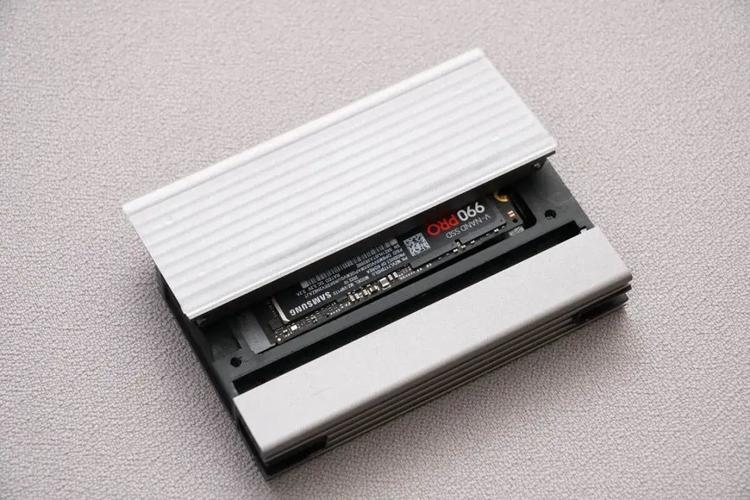 SSD硬盘盒：便捷数据转移备份，多类型接口满足多样需求  第4张