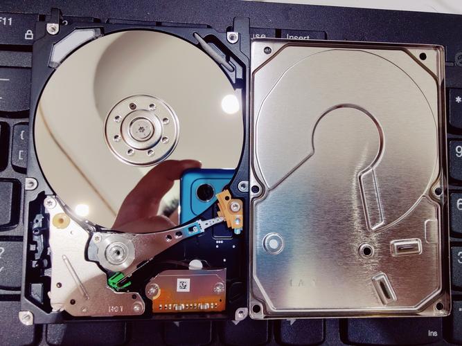 深入剖析机械硬盘内部构造，解读盘片的关键作用及影响因素  第5张