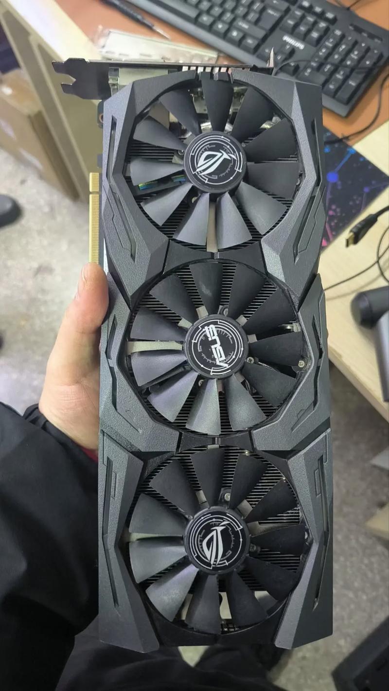 性能强劲的华硕GTX1080显卡，游戏与设计领域的卓越之选  第3张