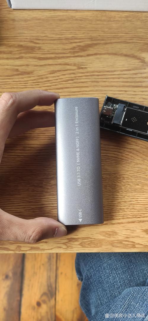 巴比禄移动硬盘：小巧便携且抗震，数据传输超实用