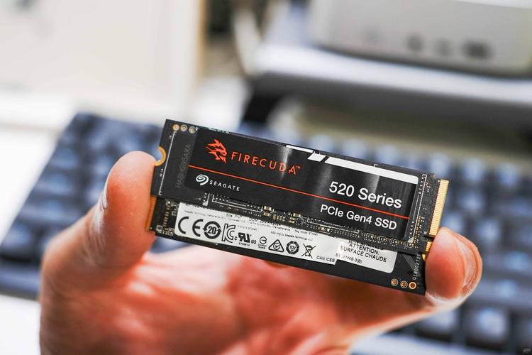 USB固态硬盘备受瞩目，体积小巧方便携带与使用  第9张