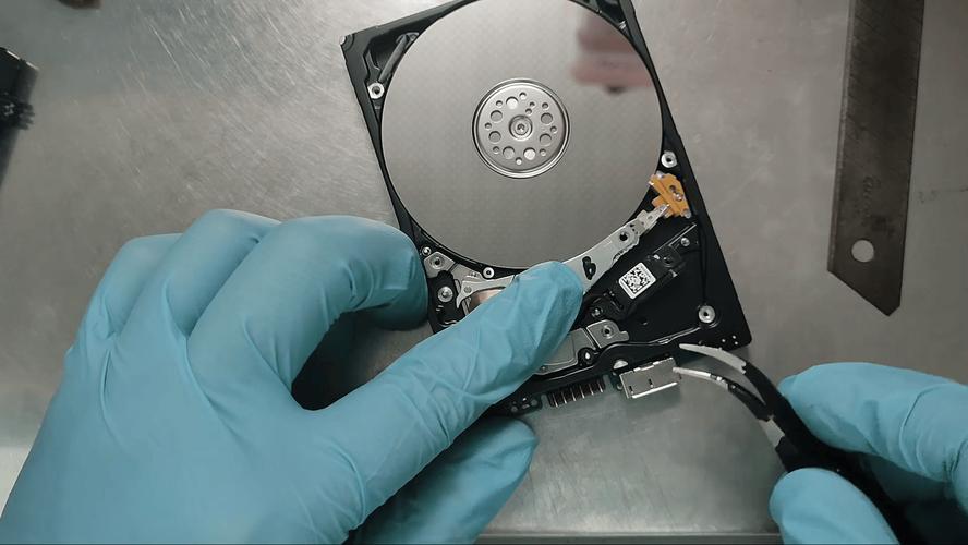 硬盘 敲盘 硬盘敲盘在数据恢复中的关键作用及潜在风险介绍  第2张