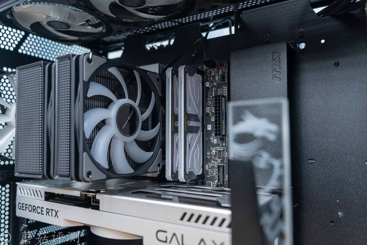 GTX770显卡散热器详解：风冷与水冷的散热奥秘？  第2张
