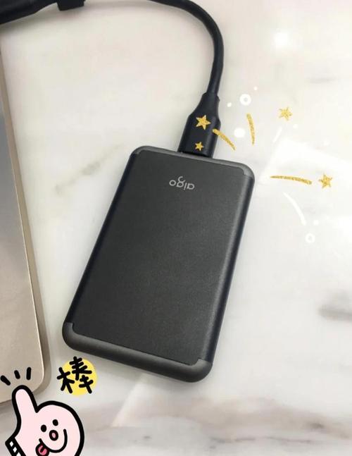 体积小巧的SSD移动固态硬盘，数据传输快且携带方便  第7张