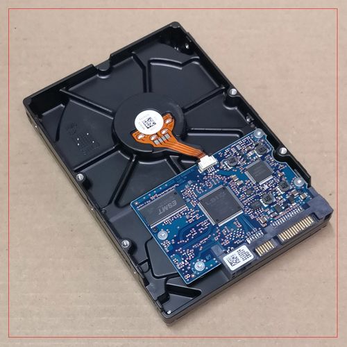 日立320G硬盘：机械存储时代的有力支持者，留下独特痕迹
