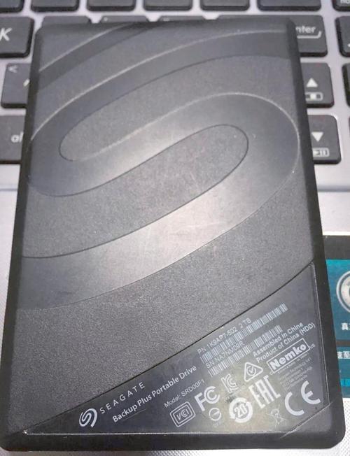 希捷移动硬盘广受欢迎，本次评测深入剖析其外观等显著特点
