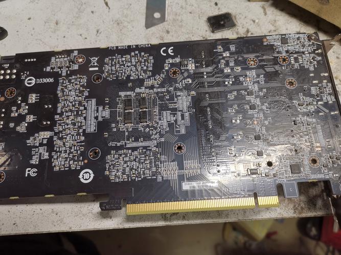 GTX1070公版显卡拆解：工具准备与内部构造逐步呈现  第7张