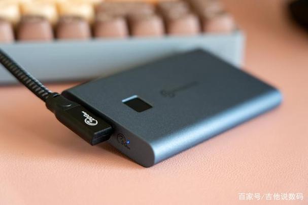 指纹加密移动硬盘：科技成果，为高要求人群提供安全便捷存储  第7张