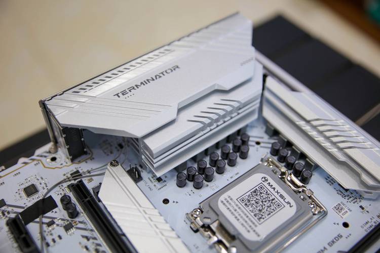 铭瑄GTX760终结者显卡性能出众，外观设计简约个性  第4张