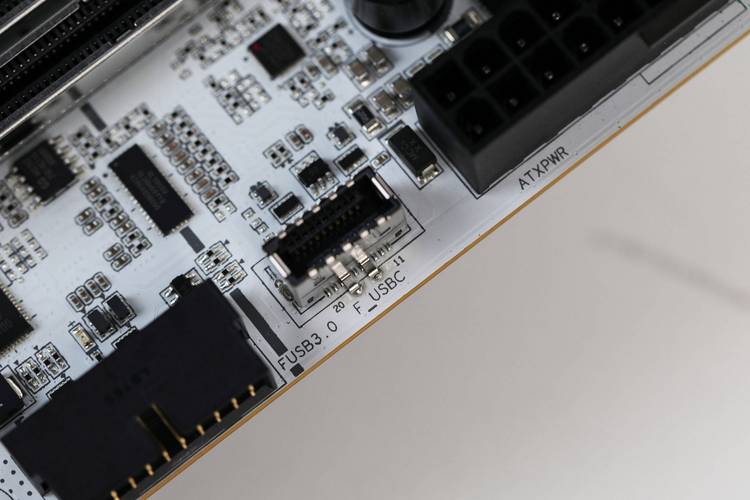 GTX980主板：关乎电脑性能，这些特点你了解吗？  第2张