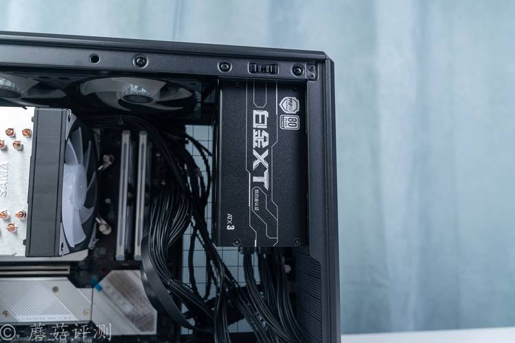 GTX1080Ti装入小机箱的挑战：体积适配与散热难题解析  第2张
