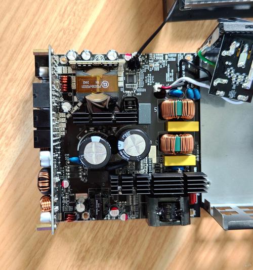 GTX1080显卡电容大揭秘：固态电容与陶瓷电容的关键作用？  第3张