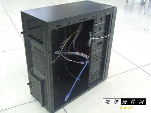 先马奇迹3机箱硬盘位置布局合理且多样，助力电脑性能提升  第7张