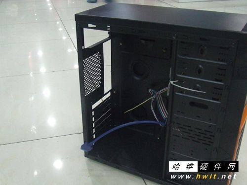 先马奇迹3机箱硬盘位置布局合理且多样，助力电脑性能提升  第8张