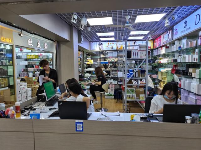深圳华强北硬盘维修业务繁忙，店铺分布及特色介绍  第4张