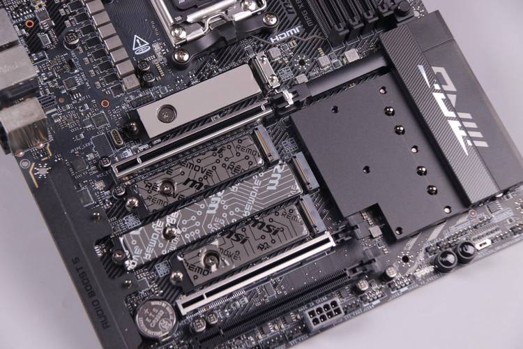 深入拆解微星GTX770显卡，洞察内部构造与制造工艺  第6张