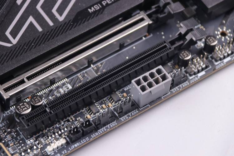 深入拆解微星GTX770显卡，洞察内部构造与制造工艺  第7张
