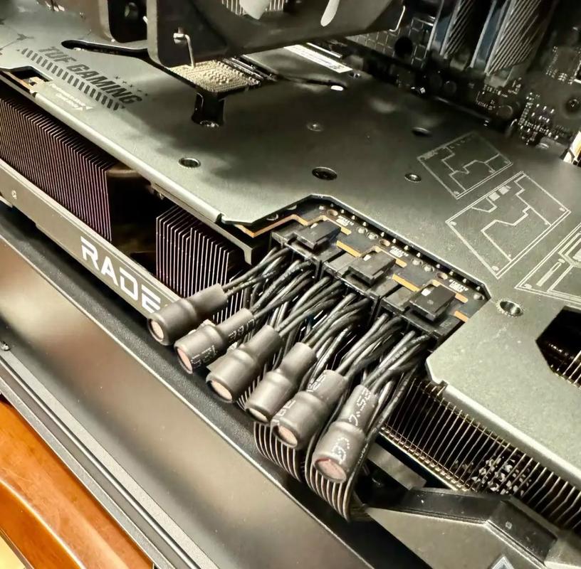 GTX980供电系统揭秘：双8pin接口如何保障高性能运行？  第5张
