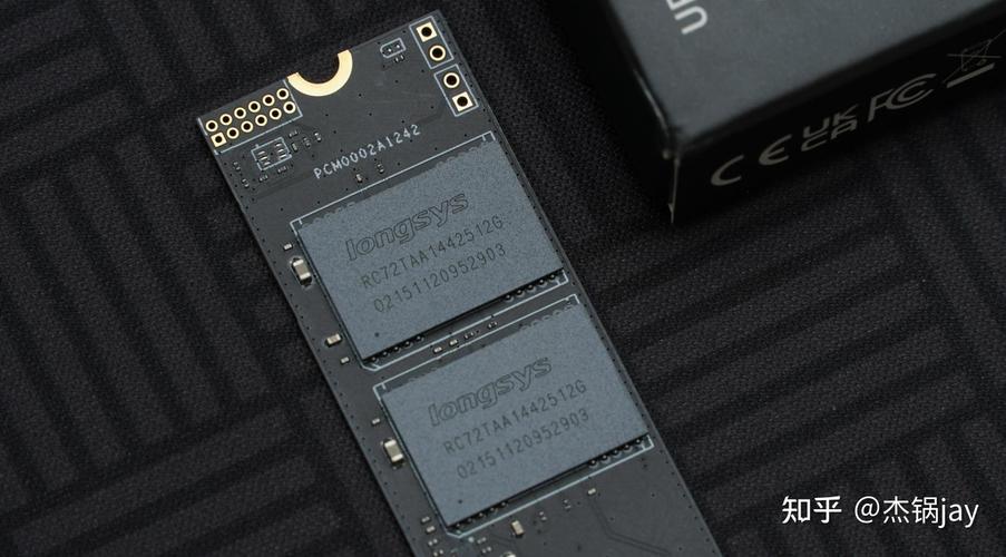 硬盘与 U 盘存放信息各有特性，多维度对比谁更胜一筹？