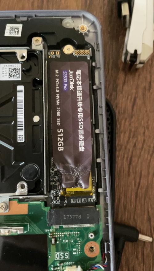 新购固态硬盘容量仅2MB？这究竟是怎么回事？  第3张