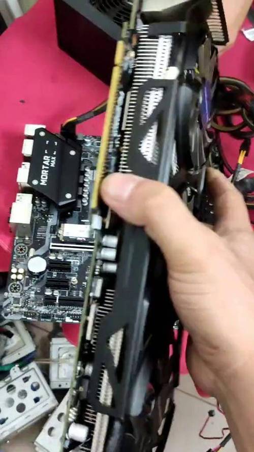 技嘉GTX770显卡重量大，安装不便且加重机箱负担？  第8张