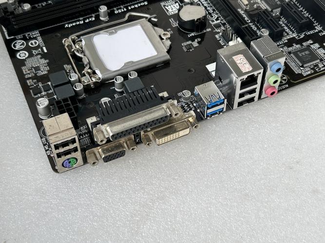 技嘉B85M D3V主板与移动硬盘配合，供电稳定性很关键