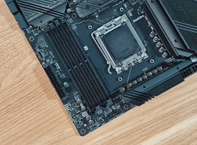 微星GTX650Ti SLI技术，提升图形处理能力，畅享视觉盛宴