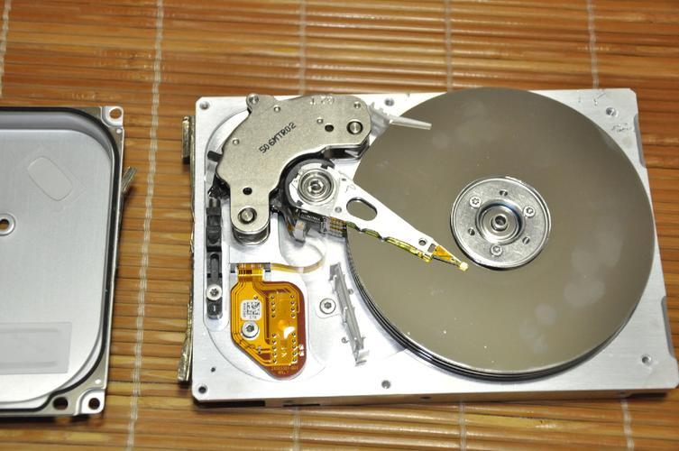 硬盘内磁头：数据读取关键部件，各部分作用大揭秘  第7张