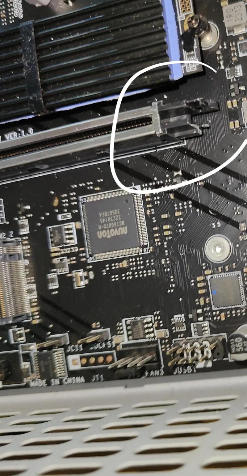 GTX670显卡卡扣作用大，关乎连接稳固与性能表现？  第3张